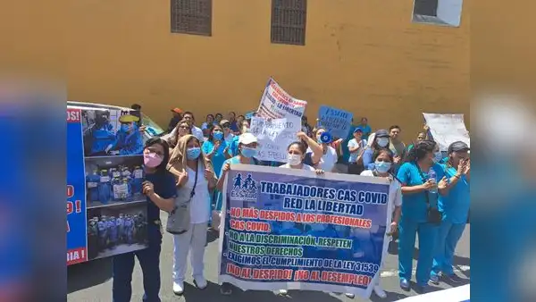 Trabajadores CAS COVID-19 protestaron por no renovación de contratos en Trujillo