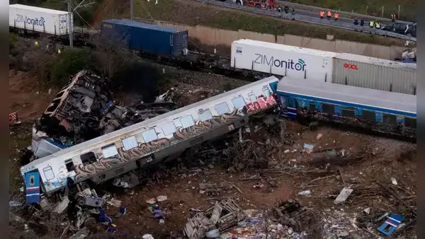 Choque de trenes en Grecia: terribles imágenes deja tragedia en la que hay al menos 36 muertos