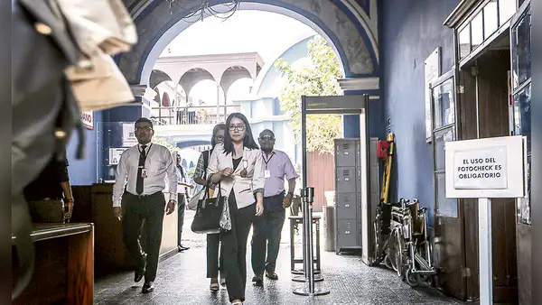 Escándalo por gastos excesivos remece el Congreso