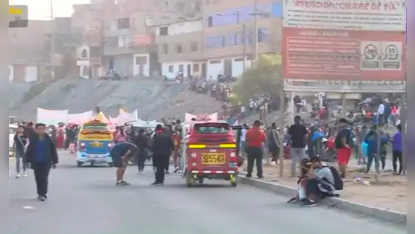 Carabayllo: manifestantes bloquean avenida Túpac Amaru