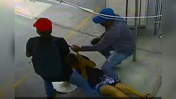 ¡Increíble! Delincuentes golpean a mujer frente a comisaría en Trujillo y le roban S/81.500