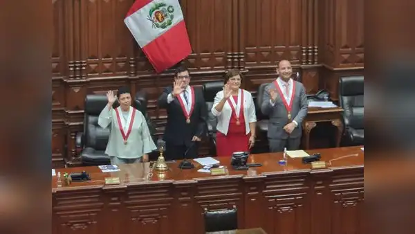 Izquierda congresal propone censurar a la Mesa Directiva de José Williams por excesivos gastos