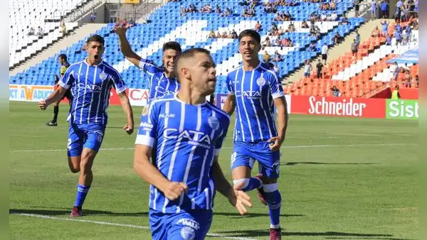 Godoy Cruz derrotó 2-0 a Racing: Paolo Guerrero solo jugó 30 minutos y no tuvo ocasiones de gol