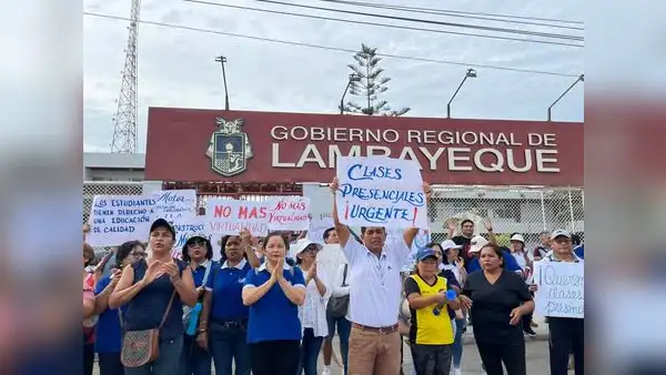 Chiclayo: alumnos y profesores protestan por no tener un colegio para estudiar