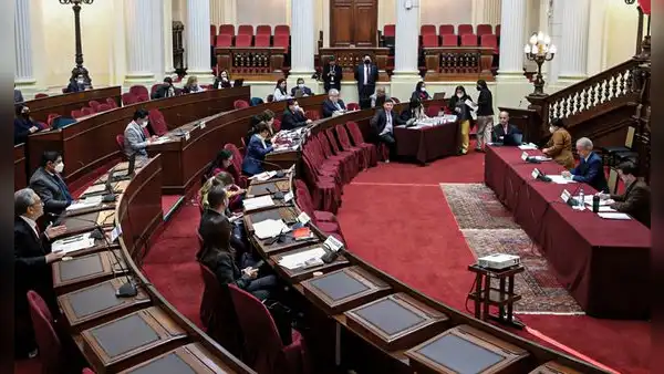 Comisión de Constitución retomó debate del proyecto de adelanto de elecciones