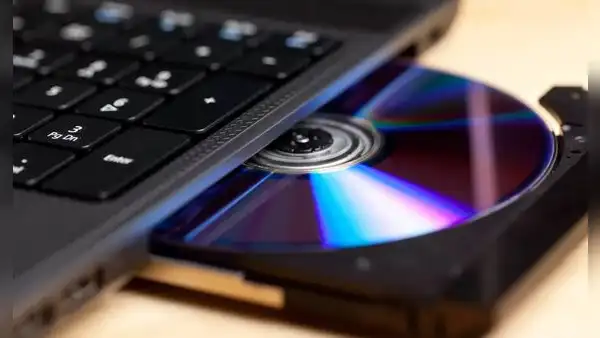 ¿Por qué las laptops modernas ya no incluyen lector de CD o DVD?