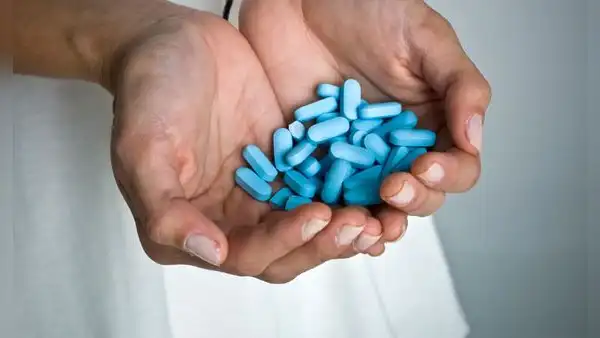 Hombre fue a un hotel con una mujer y muere tras tomar 2 pastillas de viagra mientras bebía