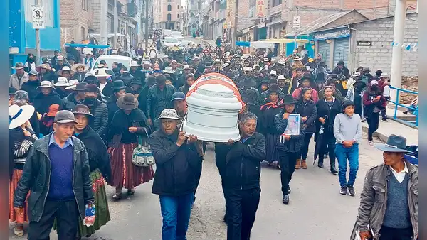 Tras entierro de soldados se reavivan protestas contra el Gobierno