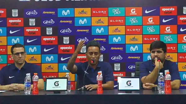 Cueva y su peculiar saludo al hincha que lo agredió en 2015: Ven, te invito a alentar a Alianza