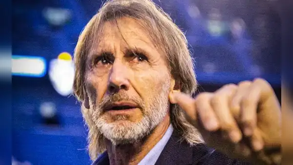 Gareca se quiebra en su presentación de Vélez ante la ovación de los hinchas