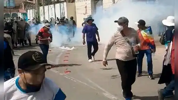 Manifestantes son dispersados en Puente Piedra