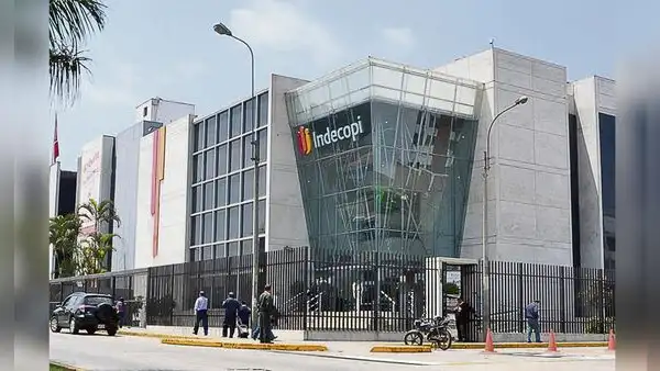 Cesan arbitrariamente al presidente del Indecopi
