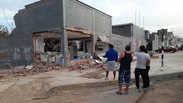 Explosión en planta de gas deja 4  heridos y daños materiales en Villa El Salvador