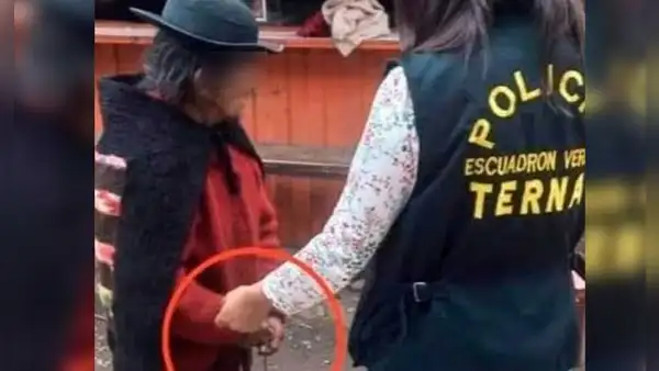 Adulta mayor fue amarrada con una soga a quiosco por su propia hija