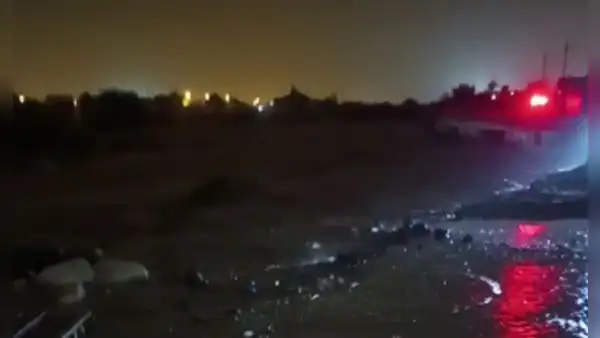 Río Chillón se desborda por lluvias e inunda viviendas en Comas