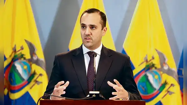 Ecuador busca salida a la crisis diplomática con Argentina