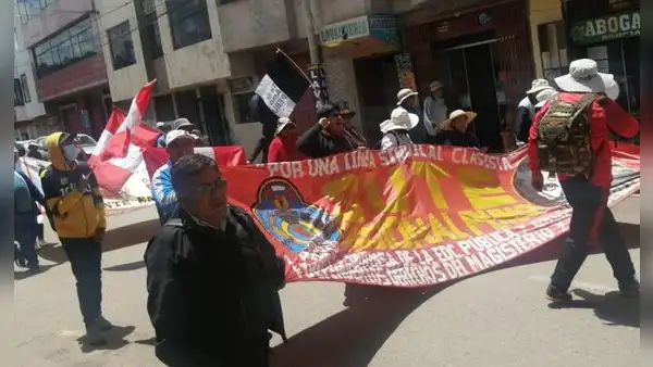 Puno: magisterio reinicia clases el 20 pero paralizará el 21, 28 y 29 de marzo