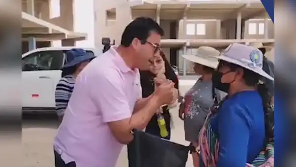 "Ven solo, h***": congresista Edwin Martínez responde con insulto a manifestantes que lo increpaban