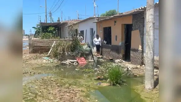 "Así como cobran, también deberían solucionar": chiclayanos viven rodeados de aguas de desagüe