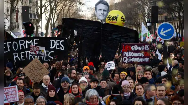 Gobierno de Macron sobrevive a 2 mociones de censura por su impopular reforma de pensiones