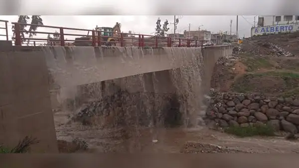 Lluvia activó quebradas e inundó viviendas en Arequipa