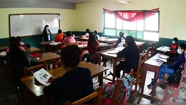 Proponen que menores que cumplan 3 y 6 años hasta fines de mayo podrían ingresar a inicial y primaria