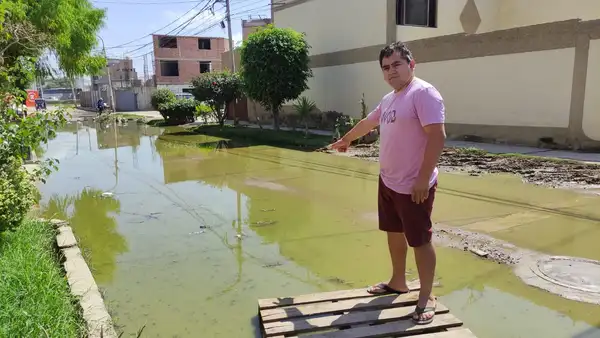 Entre colapsos de desagüe y agua de lluvia estancada: la dura realidad de los chiclayanos