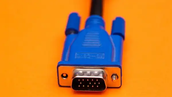 ¿Por qué se dejaron de usar los cables VGA que encontrabas en los monitores de tu PC?