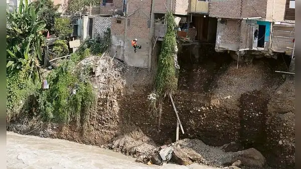 Río Rímac devora vivienda y enluta a una familia
