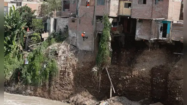 “No queremos ir a las carpas”: vecinos del Malecón Rímac se niegan a dejar sus casas ante riesgo