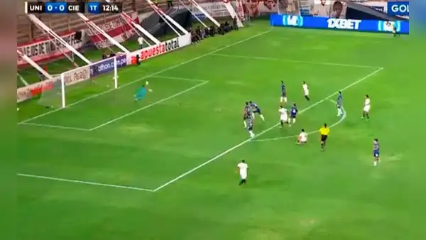 Emanuel Herrera marcó un golazo para Universitario tras 'tiki-taka' y jugadón de Piero Quispe