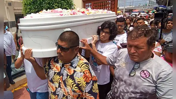 Familia de víctima de Sergio Tarache da último adiós en entierro y exige captura de feminicida