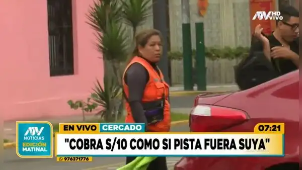 Cercado de Lima: mujer se adueña de pista y cobra por estacionar en aparcamiento público