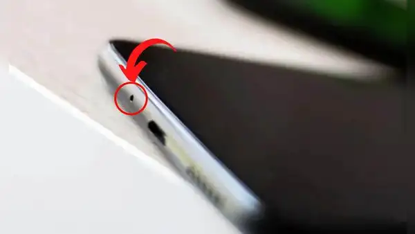 ¿Qué son los pequeños agujeros en la parte superior e inferior de tu teléfono y para qué sirven?
