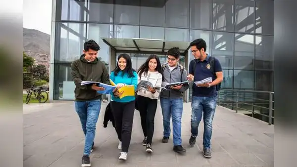 Congreso aprueba bachillerato automático permanente para universidades
