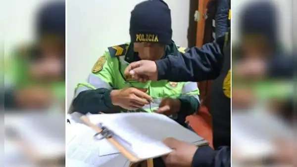 Policías son detenidos por cobrar coima para devolver moto recuperada en Cusco