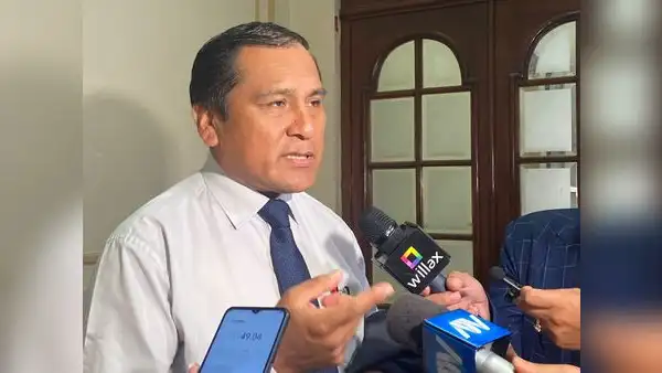 Flavio Cruz sobre Dina Boluarte: "Creo que va a renunciar, no creo que soporte hasta el 2026"