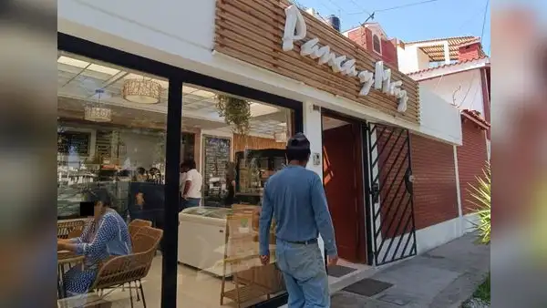 Delincuentes con armas de fuego asaltan a clientes de cafetería en Trujillo