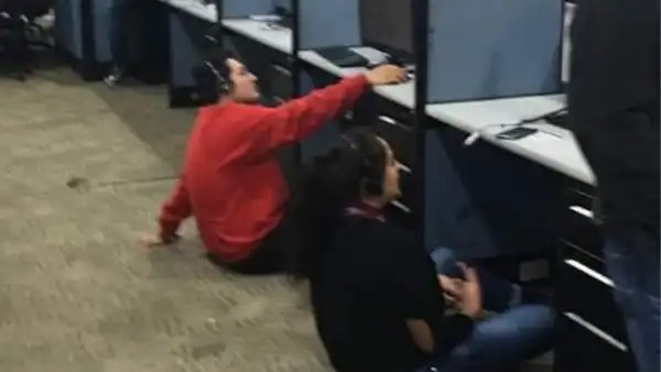 ¡Indignante! Call center quita sillas a sus empleados por no haber tenido buenas ventas