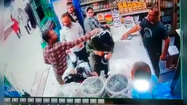 Hombre ataca a 2 mujeres en Irán por no usar el hiyab en público