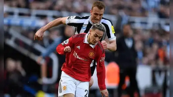 Newcastle venció 2-0 a Manchester United y pelea por la clasificación a la Champions