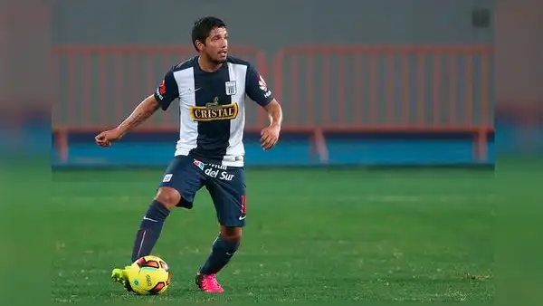 Alianza Lima: Reimond Manco firmó contrato con el club blanquiazul
