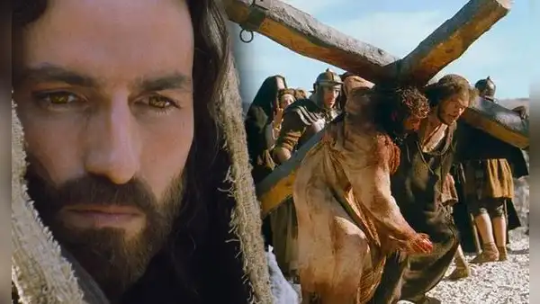 “La pasión de Cristo”: ¿cuánto pesaba la cruz que le dislocó el hombro a Jim Caviezel?
