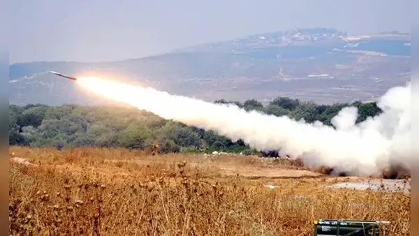 Decenas de cohetes lanzados desde Líbano hacia Israel aumentan crisis en Medio Oriente
