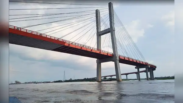 ¿Cuánto mide el puente más largo del Perú y en qué región se encuentra?