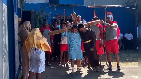 Presos interpretan "La pasión de Cristo" en busca de perdón por sus delitos: “No soy digno”