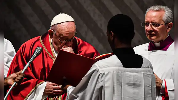 Papa Francisco no participará en el vía crucis del Coliseo de Roma a causa del frío