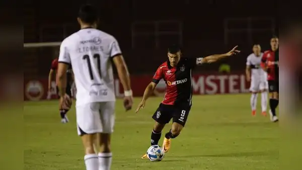 Se pudo y se debió ganar: sensación del técnico y jugadores de FBC Melgar tras partido con Olimpia