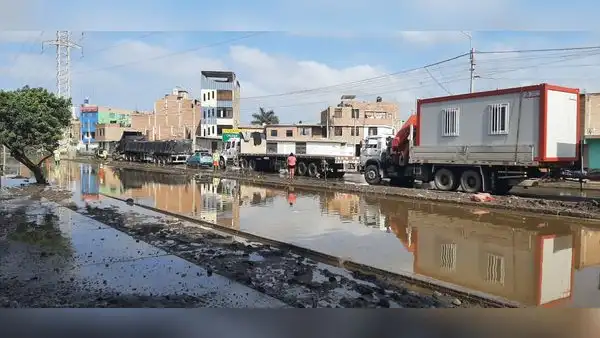 Vía de Evitamiento: una ruta de peligro con baches, huecos y desagües