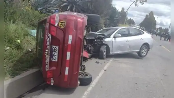 Dos fallecidos y 13 heridos deja cuádruple choque en la Carretera Central